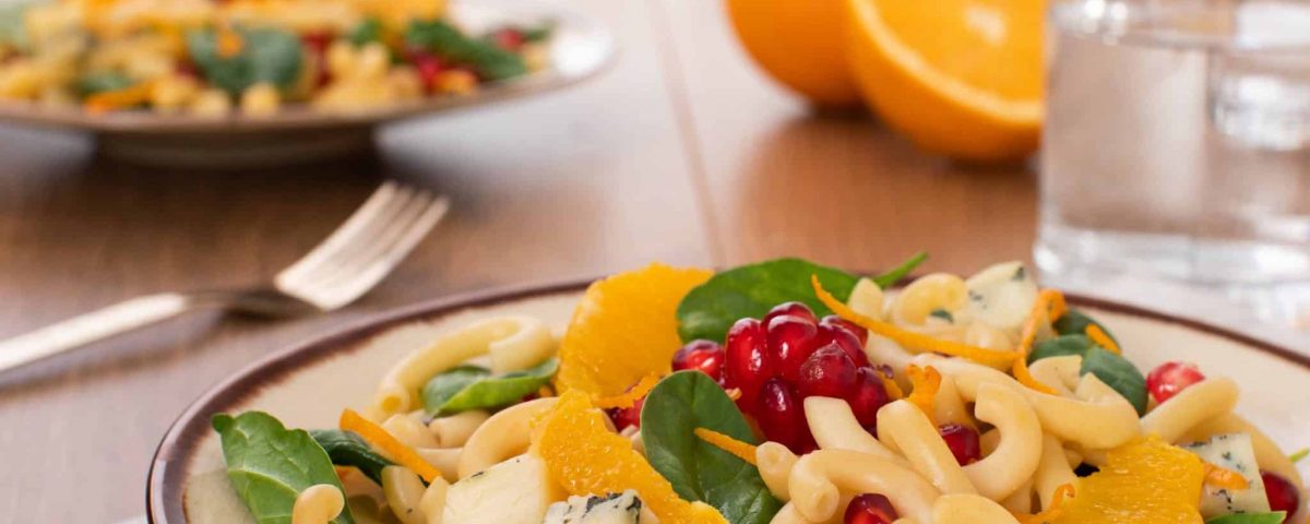 Spinach and pomegranate salad with Geraminia pasta