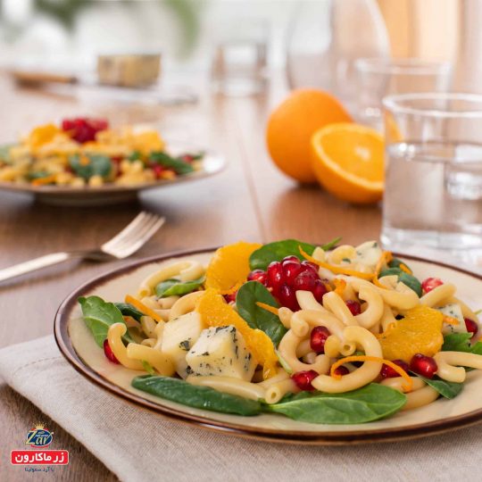 Spinach and pomegranate salad with Geraminia pasta
