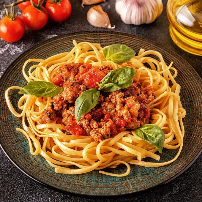 اسپاگتی با گوجه فرنگی