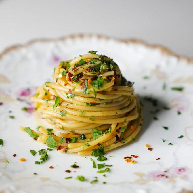 اسپاگتی با روغن زیتون و سیر به عنوان خودمانی ترین پاستا