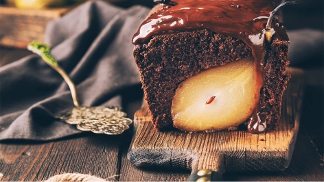 طرز پخت کیک شکلاتی با گلابی