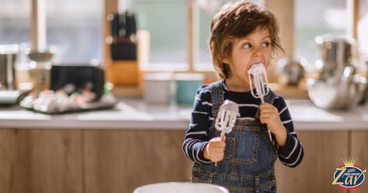 کیک پختن بچه ها