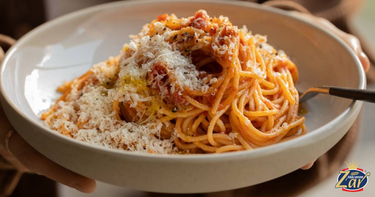 پاستا گوجه فرنگی و سیر