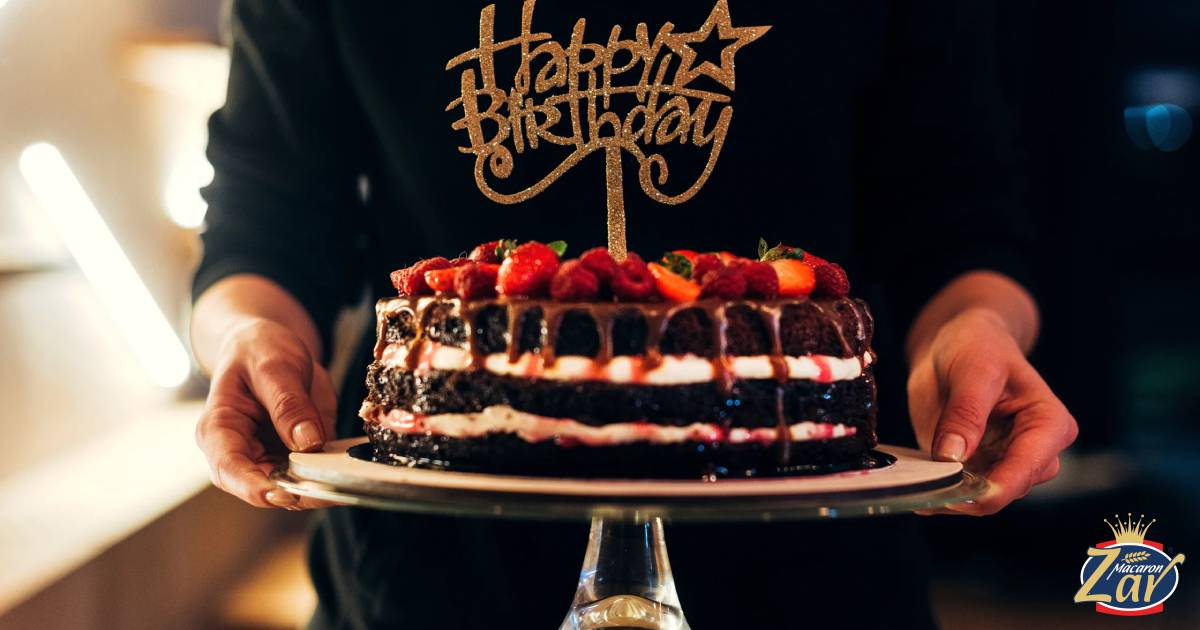 اولین کیک تولد دنیا