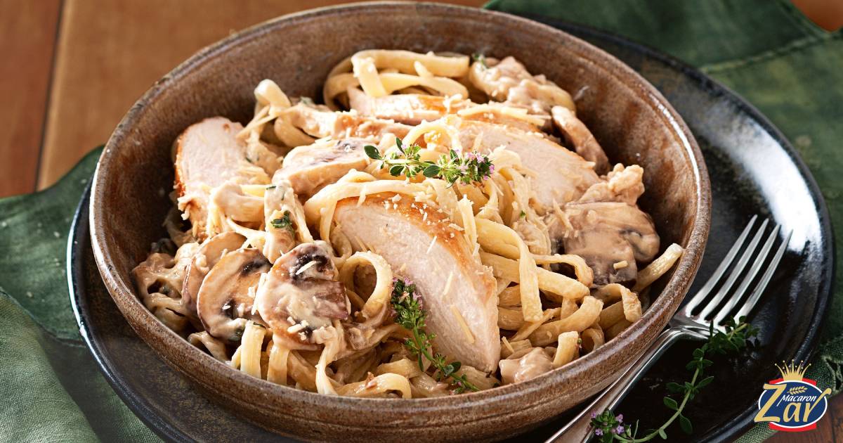 پاستا با مرغ و قارچ