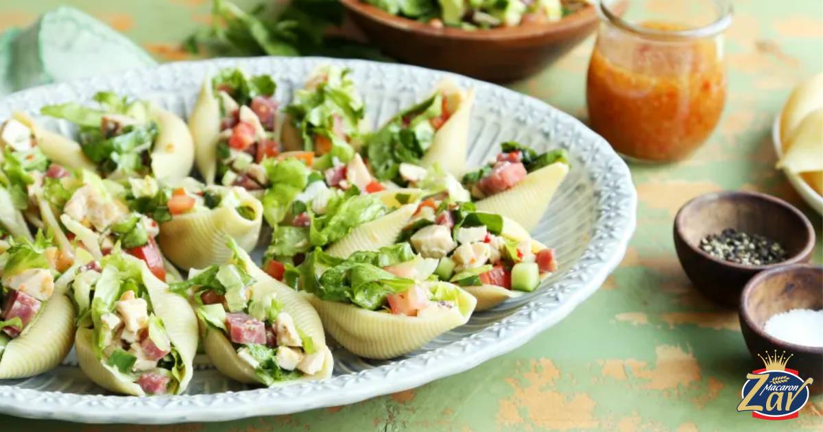 ماکارونی صدفی با سالاد