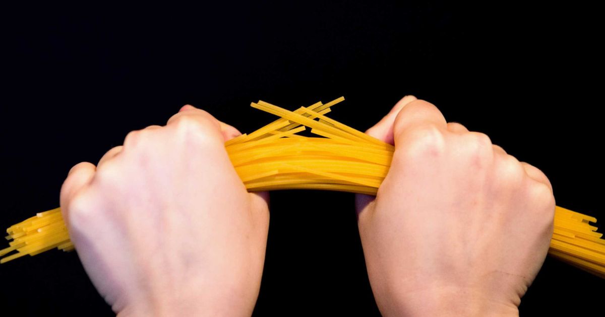 شکستن ماکارونی